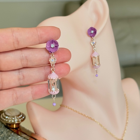 🌷 Purple and Pink Floral Drop Earrings - Picture 4 of 8